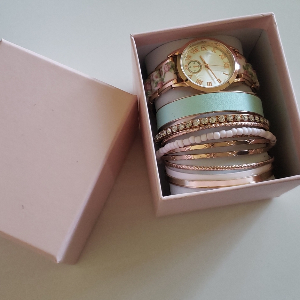 Watch ⌚ - Picture 2 of 9